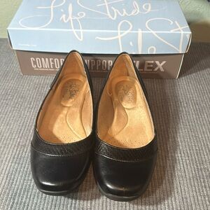 Black leather life stride flats